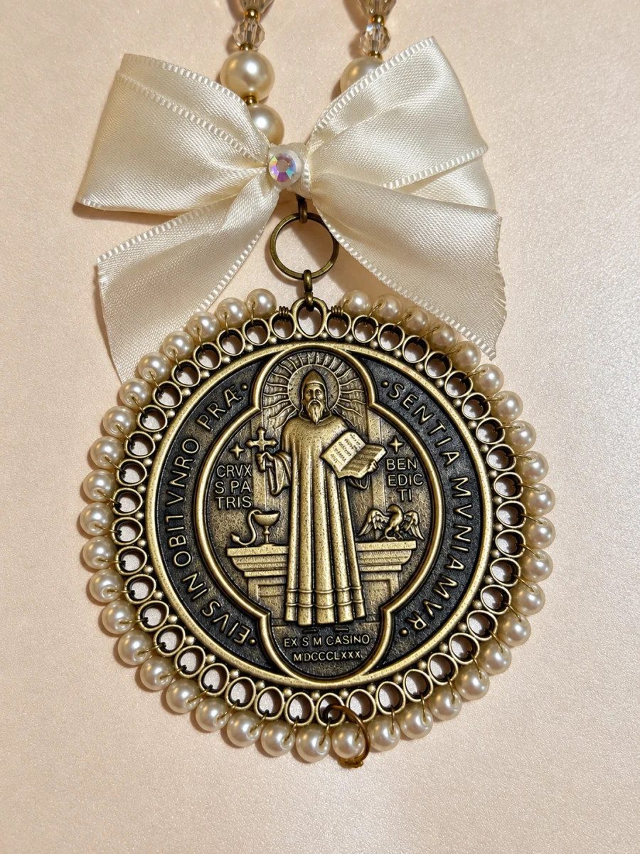 Bendicion Amparo de San Benito  Una bendición de fe y protección para el hogar
